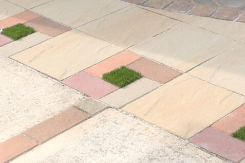 出雲市 庭リフォーム デザイン舗装と人工芝を組み合わせた施工事例