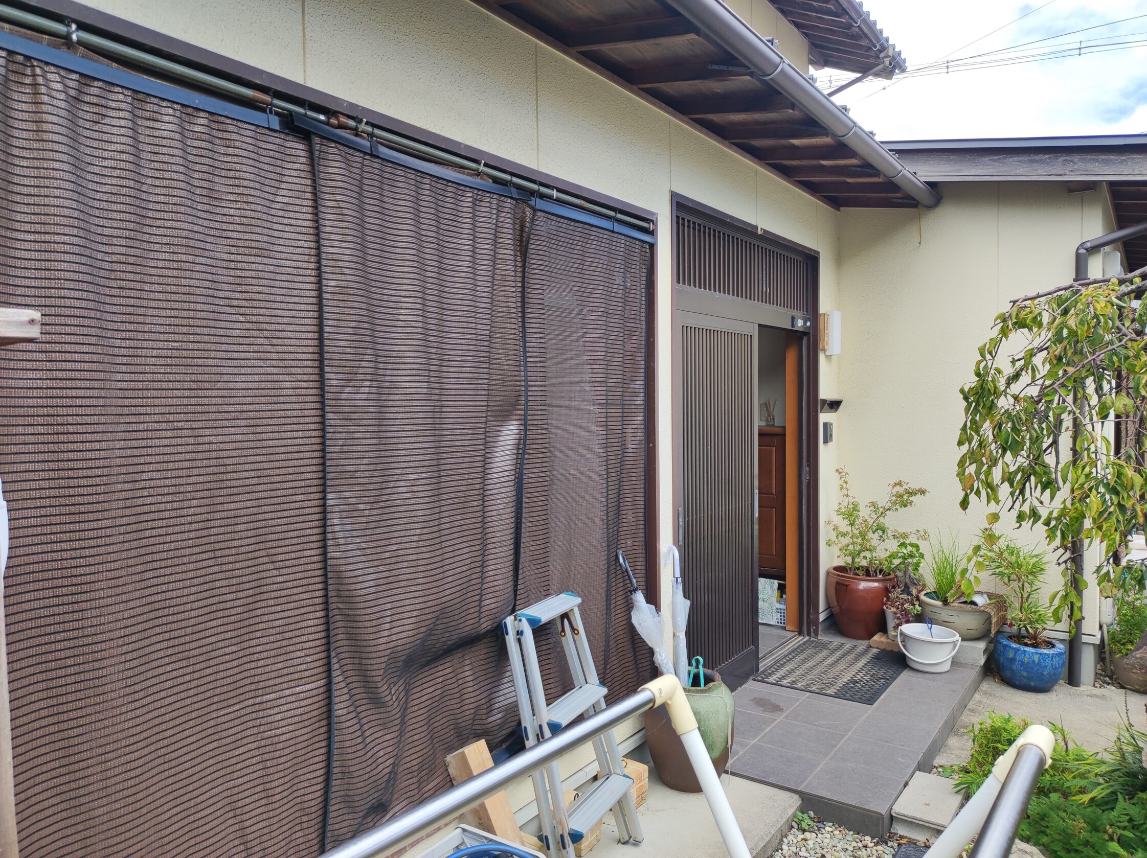 出雲市 外構リフォーム 雨の日に不便な工事前の屋外スペース